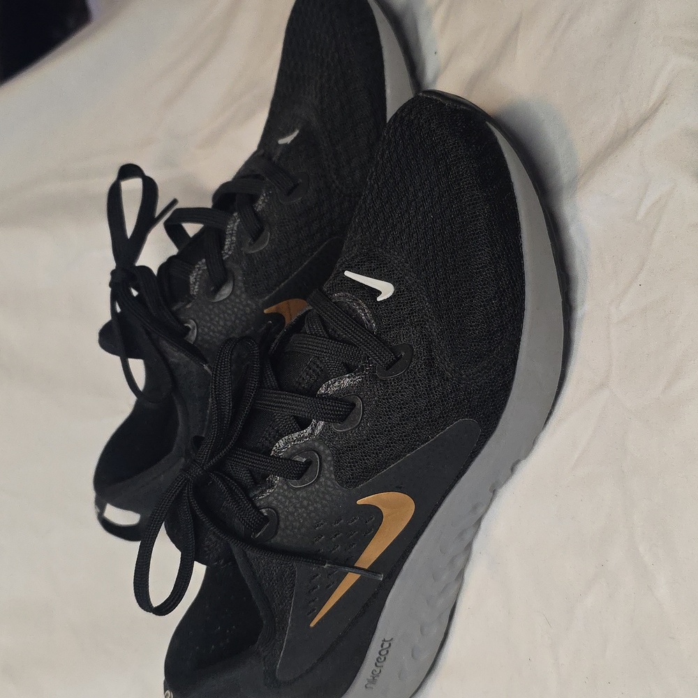 Nike Legend React Women's Size 8.5 Running Shoes Black With Gold Swoosh …